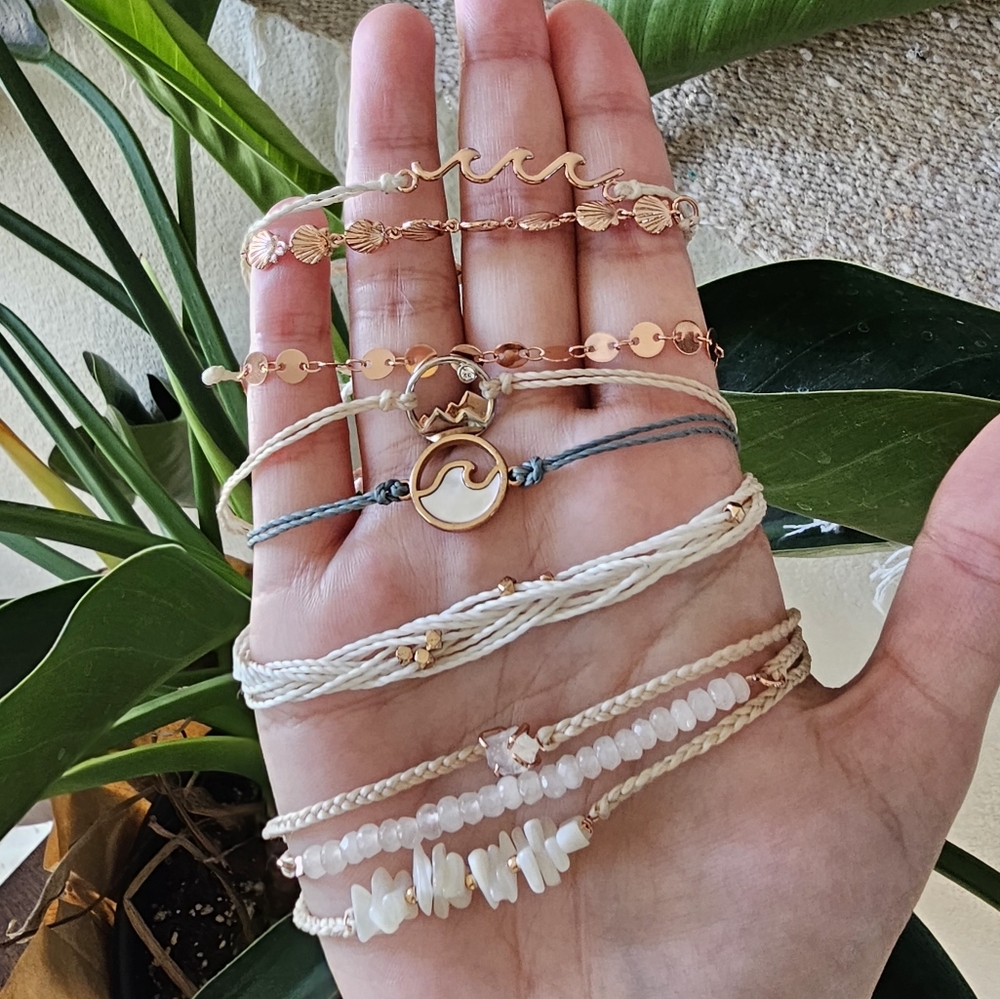 9 Pura vida bracelets